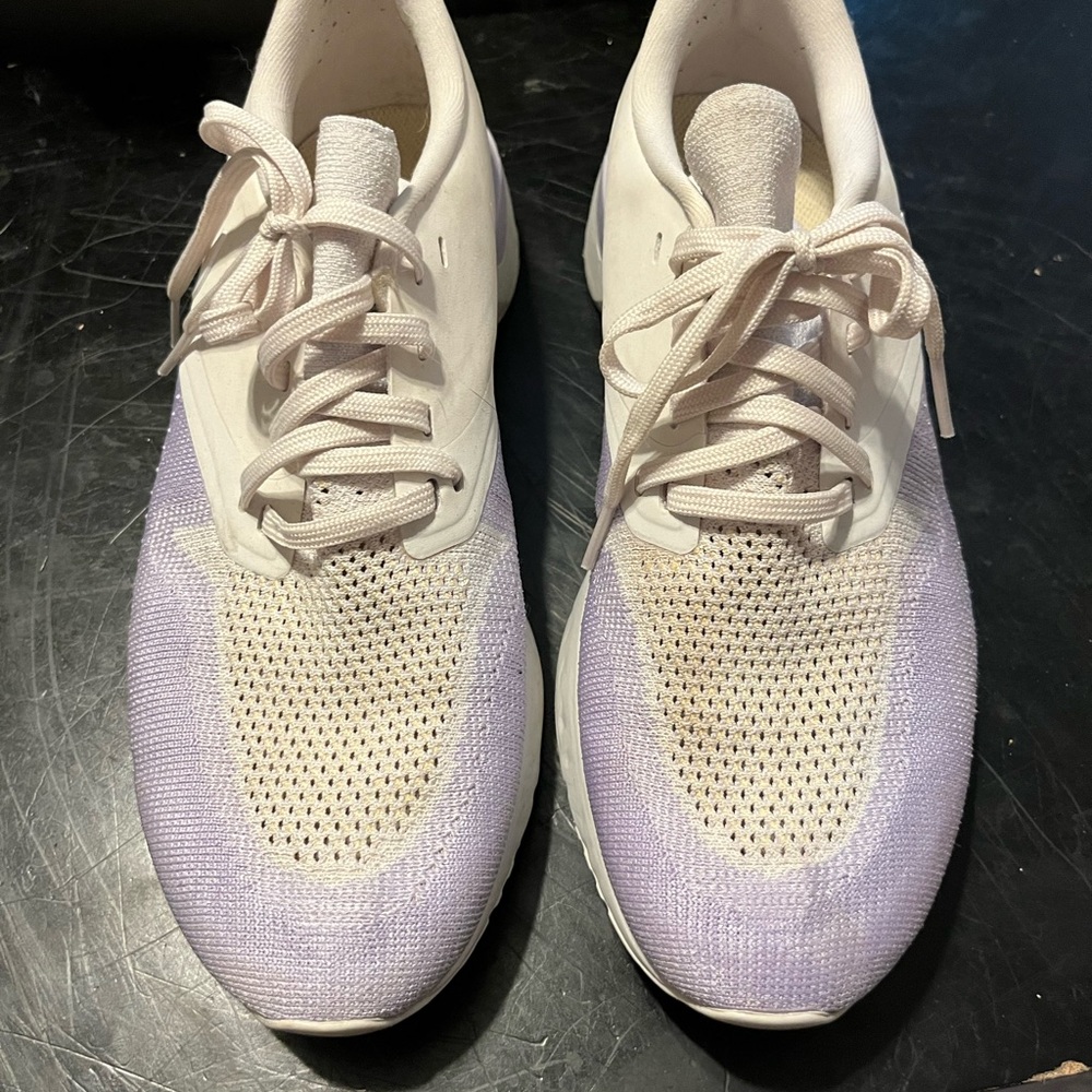 9.5 Nikes